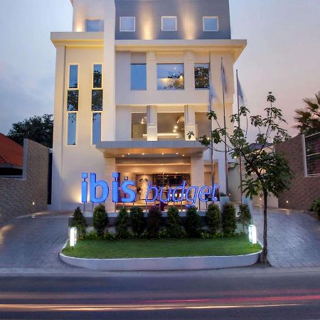 Ibis Budget Surabaya Diponegoro Esterno foto