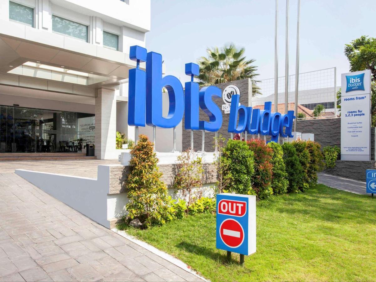 Ibis Budget Surabaya Diponegoro Esterno foto