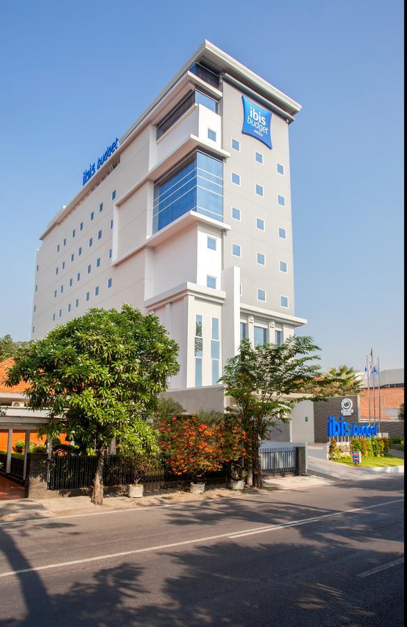 Ibis Budget Surabaya Diponegoro Esterno foto